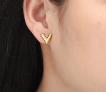 Load image into Gallery viewer, V earrings
