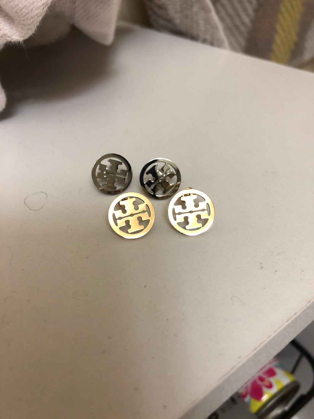 T circle earrings